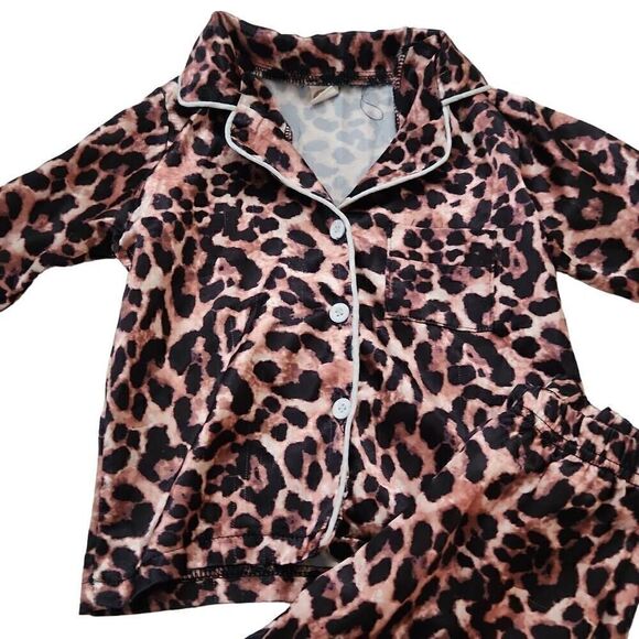 Girls Size 2T Brown Black Satin Leopard Print Button Down 2 Piece Pajama Set - Picture 3 of 4